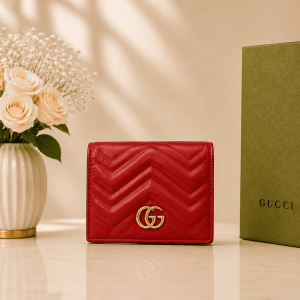 Gucci Marmont 紅色牛皮金釦掀蓋短夾精品短夾,卡夾520