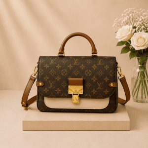 LV Vaugirard PM 原花拼米白牛皮金釦鎖頭肩背包58800 LV Vaugirard PM 原花拼米白牛皮金釦鎖頭後背包精品包款1429